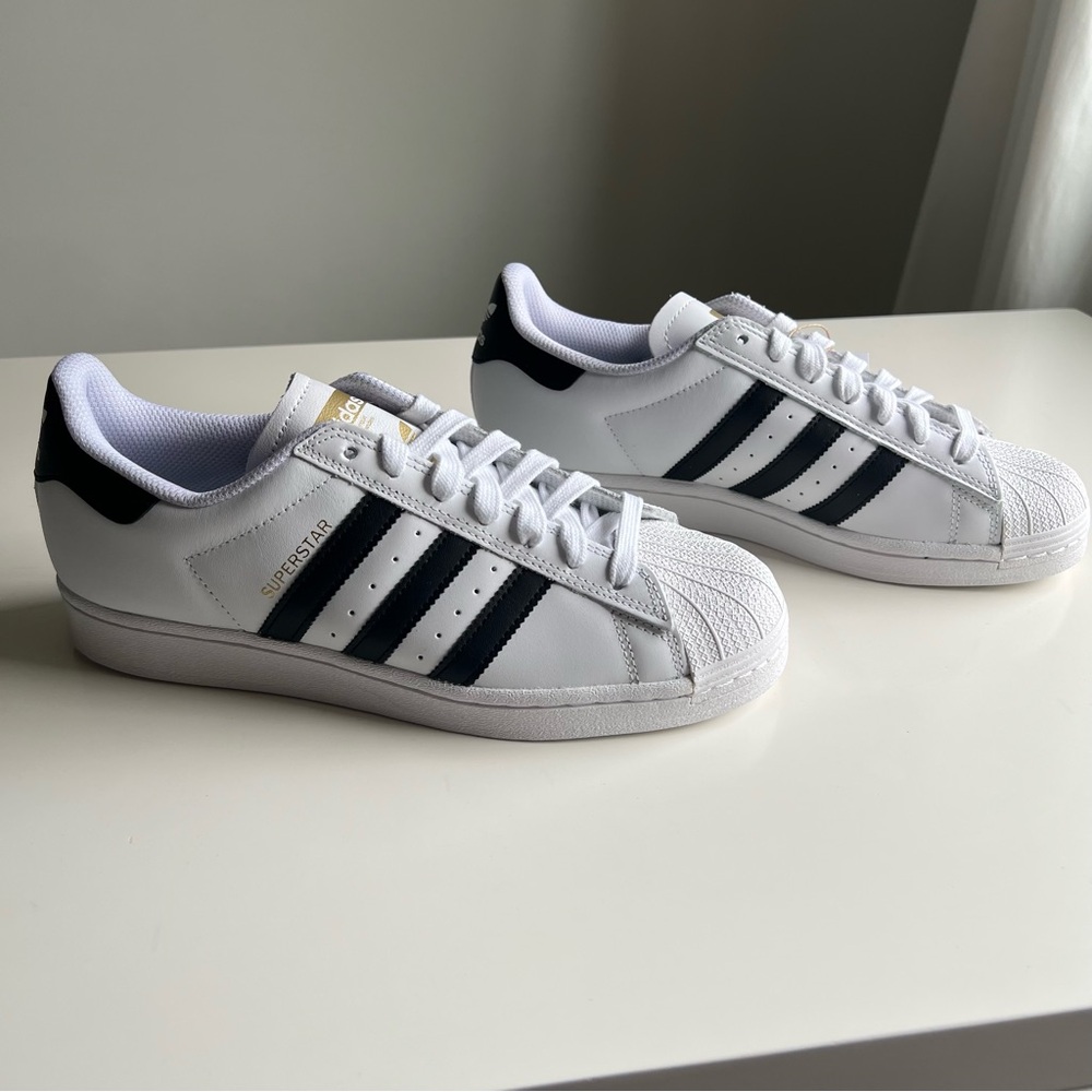 BRAND NEW! adidas Superstar White with Black Stripes Size 8